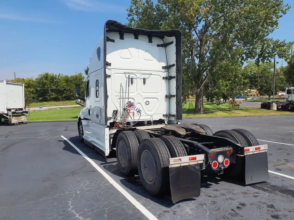 2022 Freightliner Cascadia in O'fallon, MO — photo 6