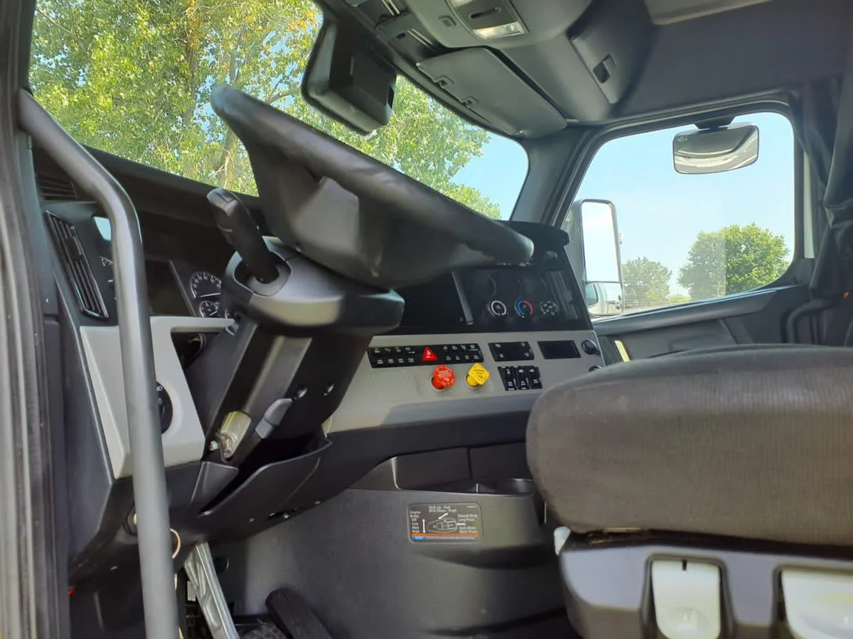 2022 Freightliner Cascadia in O'fallon, MO — photo 7