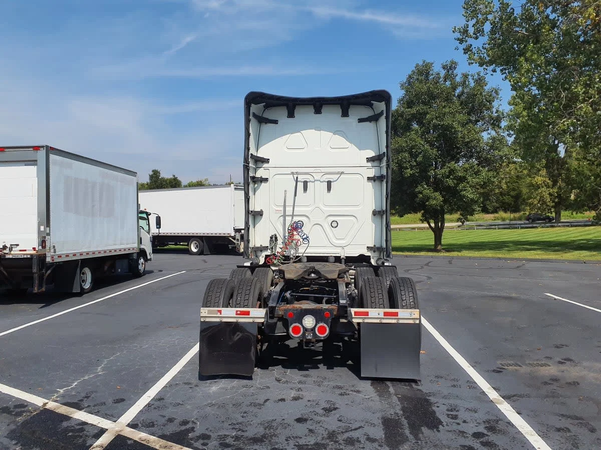 2022 Freightliner Cascadia in O'fallon, MO — photo 5