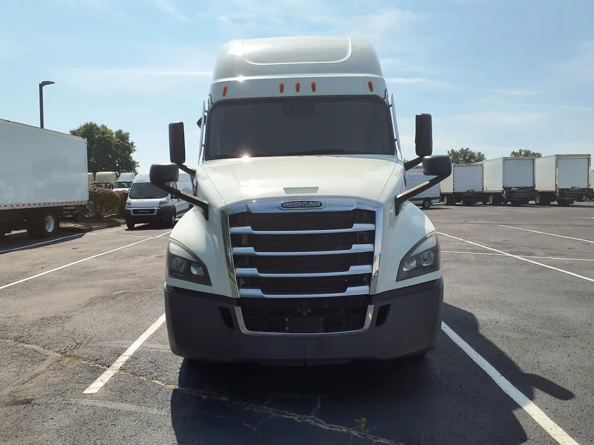2022 Freightliner Cascadia in O'fallon, MO — photo 2