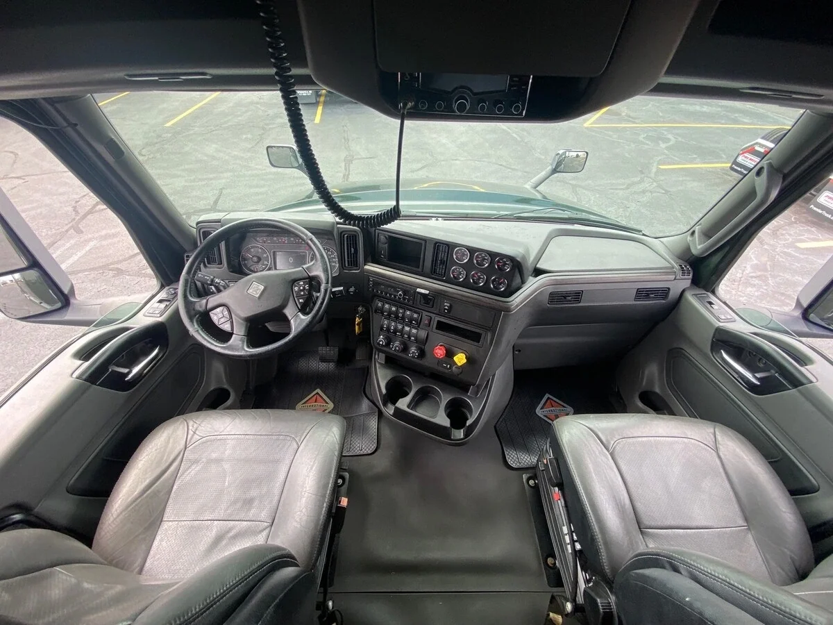 2023 International LT — photo 12