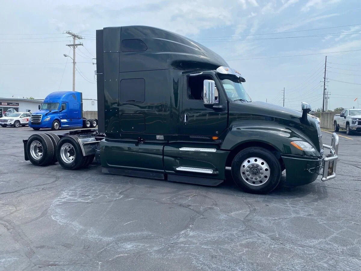 2023 International LT — photo 7