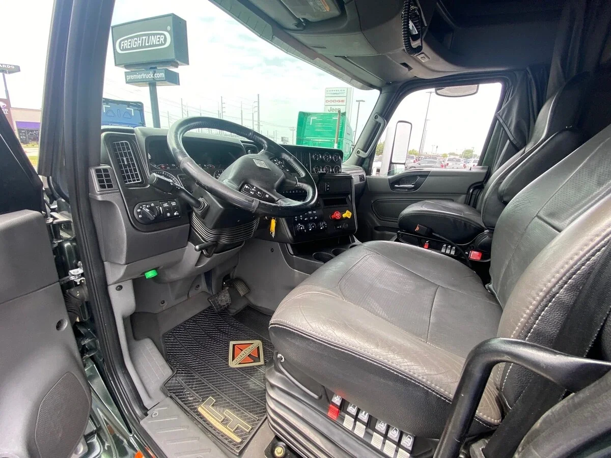 2023 International LT — photo 9