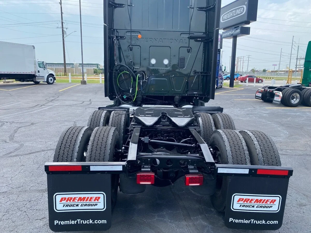 2023 International LT — photo 4