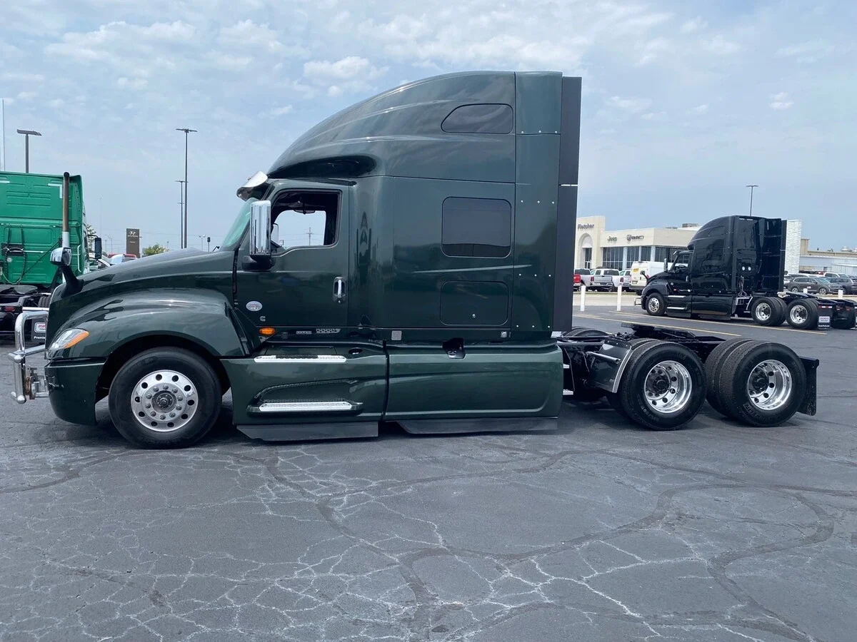 2023 International LT — photo 2