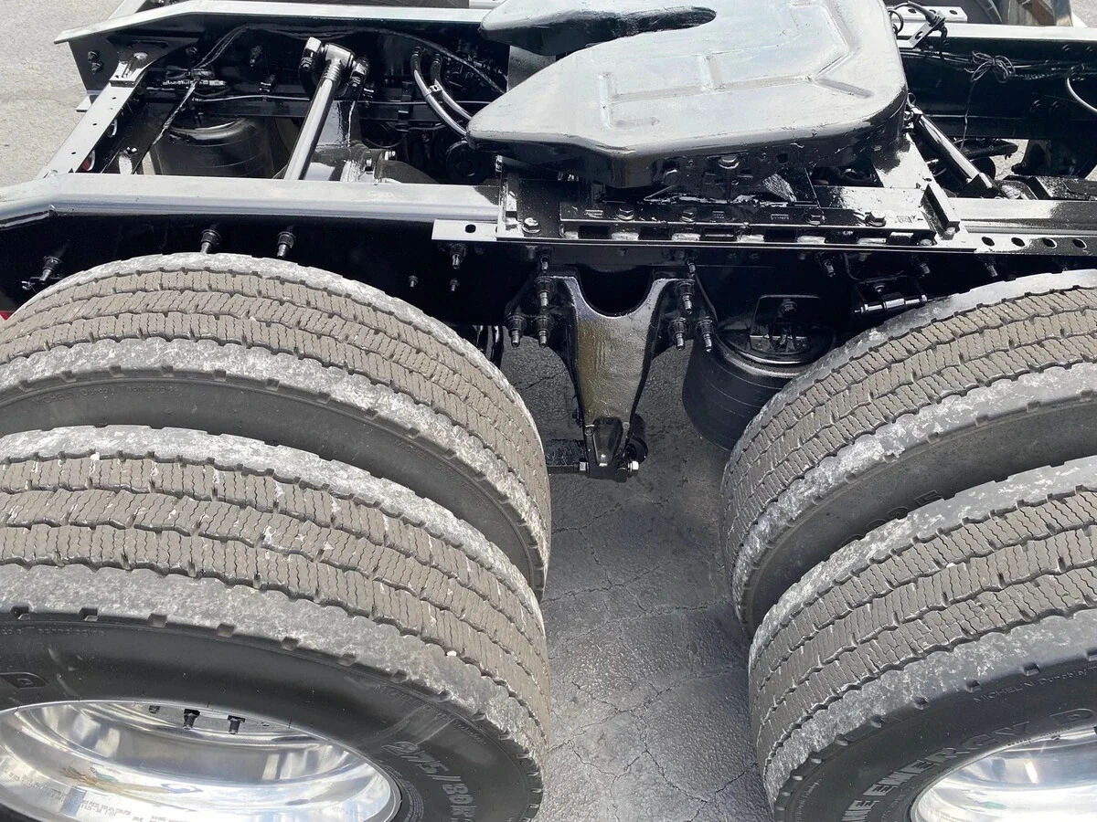 2023 International LT — photo 5