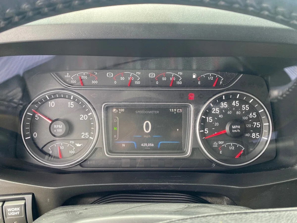 2023 International LT — photo 10