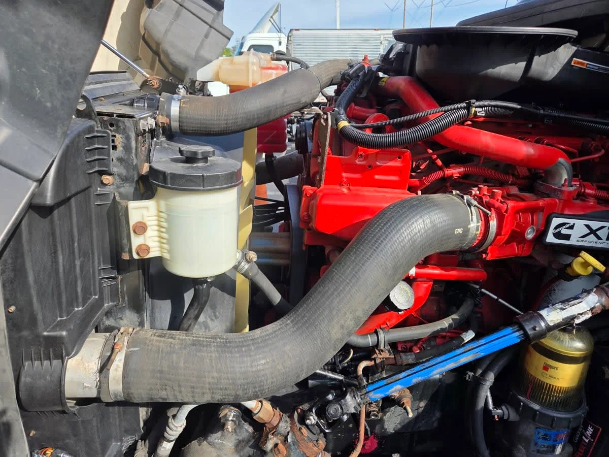 2019 International LT - image 8