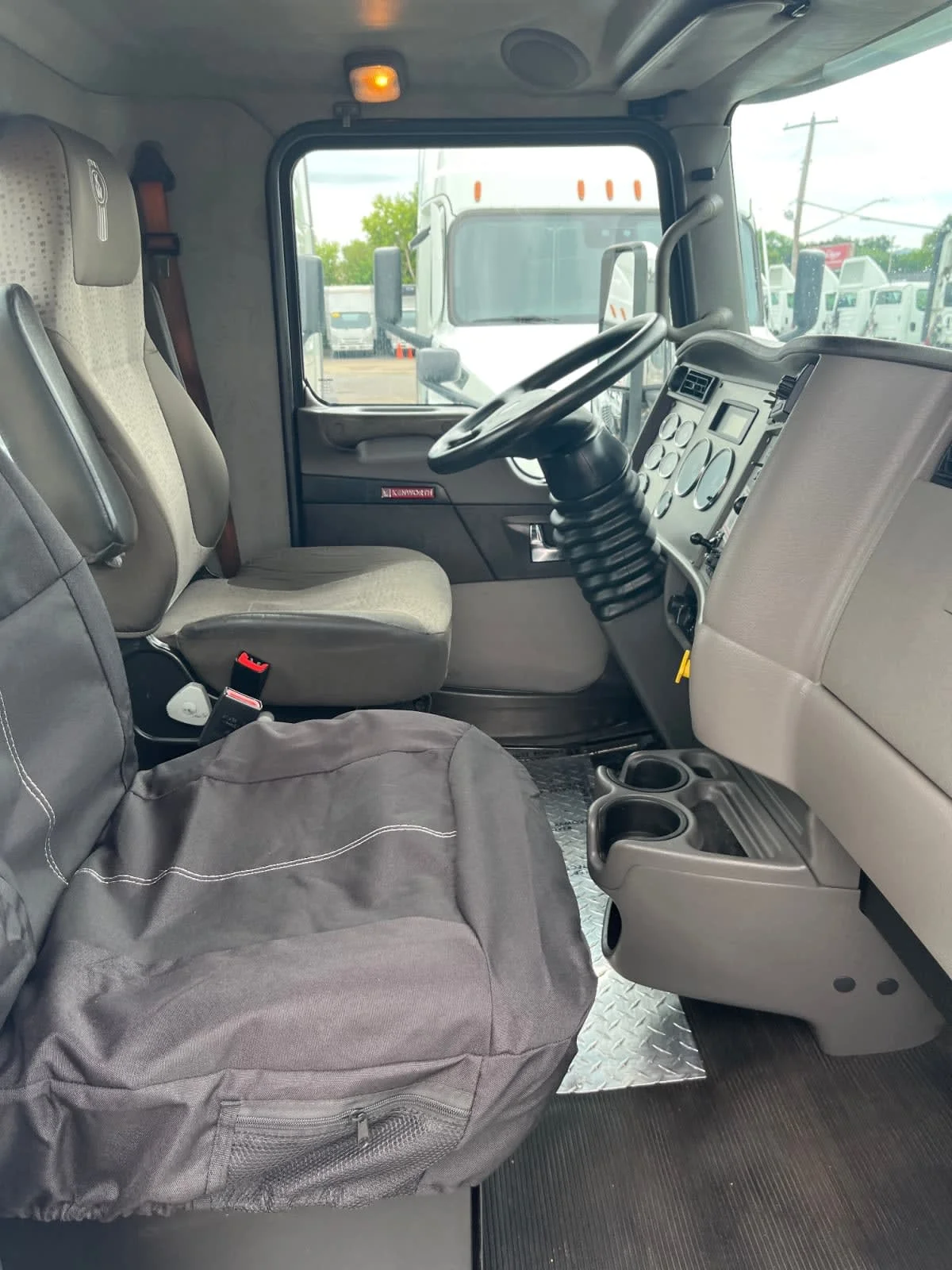 2021 Kenworth T370 in Altoona, IA — photo 12