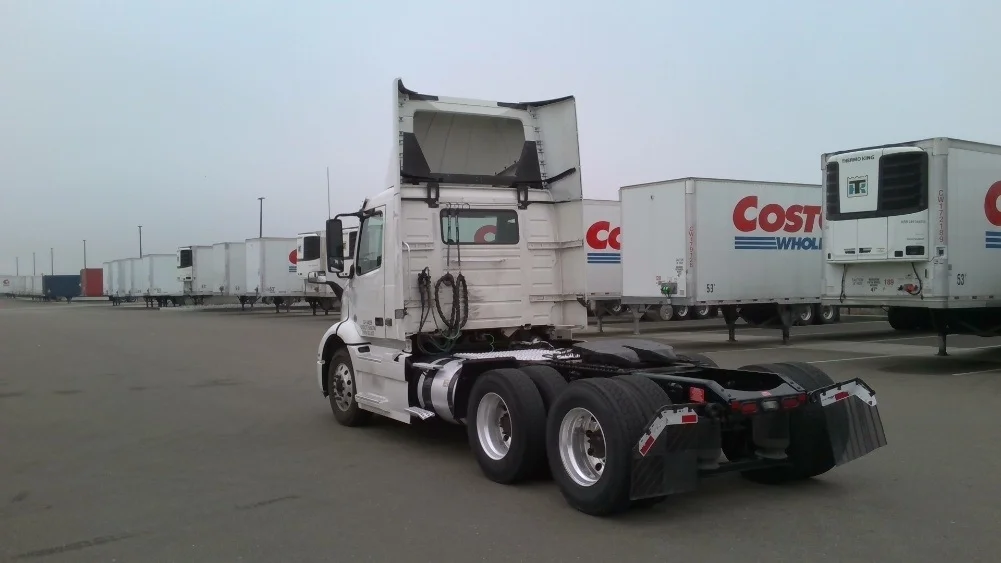 2021 Volvo VNR 640 - image 5