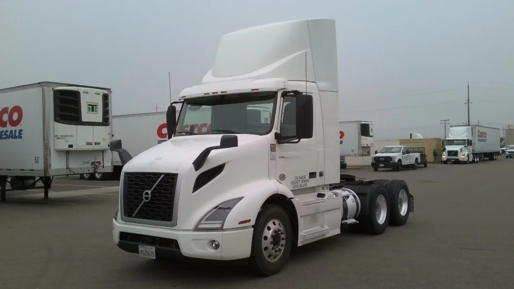 2021 Volvo VNR 640 in Stockton, CA