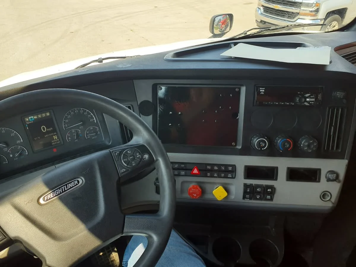 2019 Freightliner Cascadia in Indianapolis, IN — photo 9