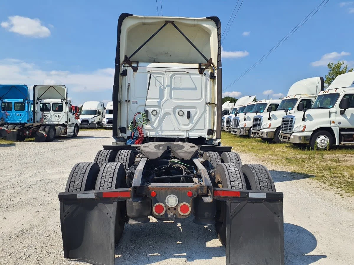 2019 Freightliner Cascadia in Indianapolis, IN — photo 5