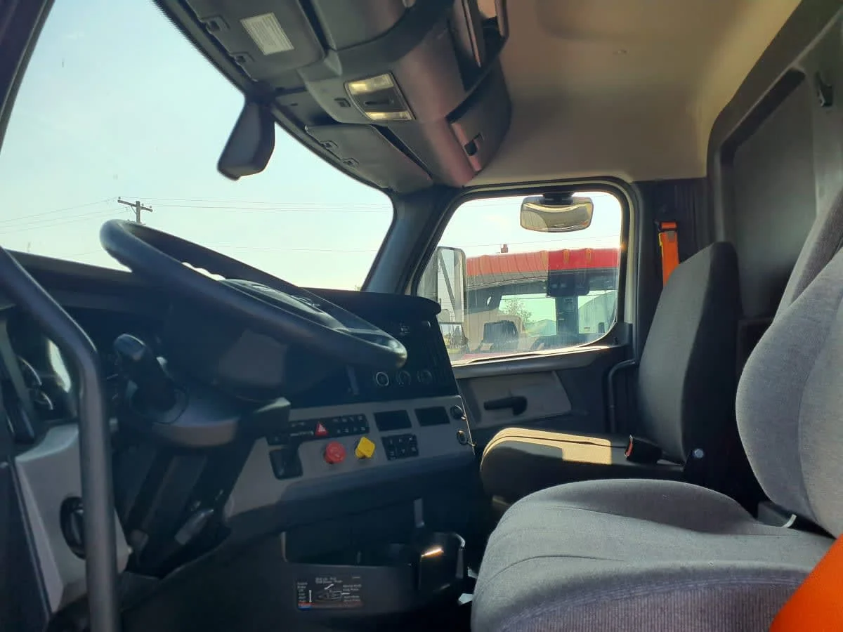 2019 Freightliner Cascadia in Indianapolis, IN — photo 7