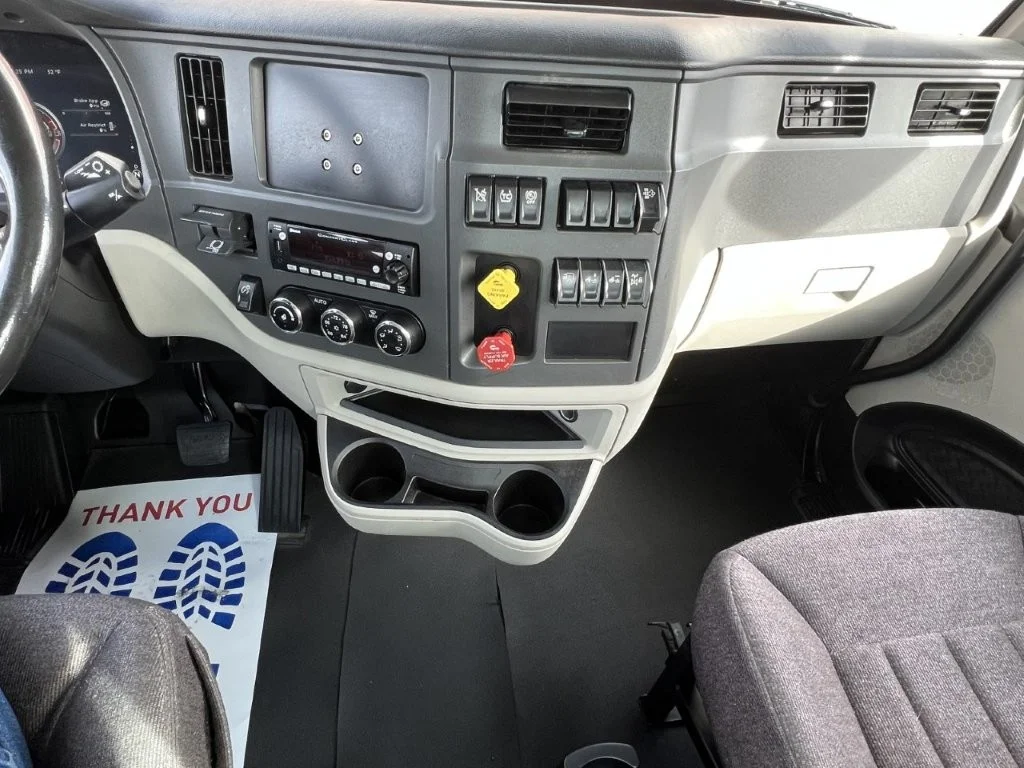 2022 Peterbilt 579 - image 13