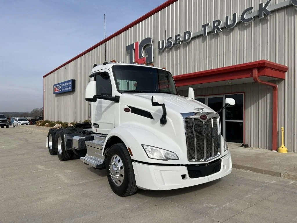 2022 Peterbilt 579 - image 2