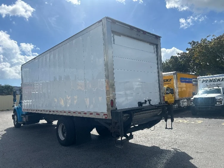2019 Freightliner M2 106 - image 6
