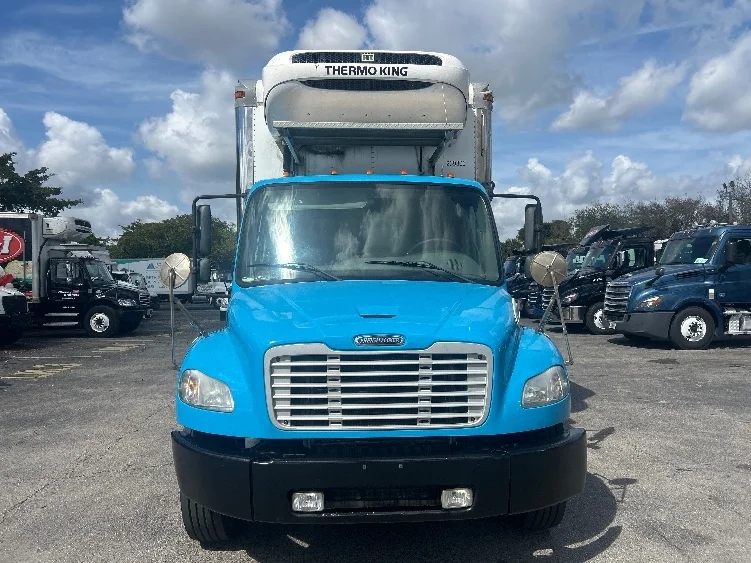 2019 Freightliner M2 106 - image 2