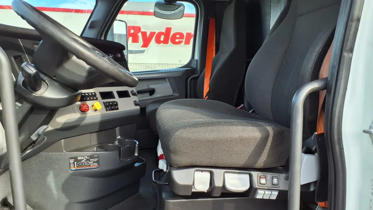 2022 Freightliner Cascadia in Memphis, TN — photo 7