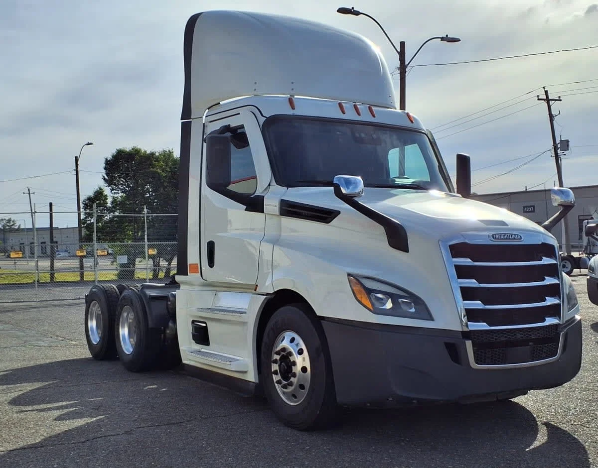 2022 Freightliner Cascadia in Memphis, TN — photo 3