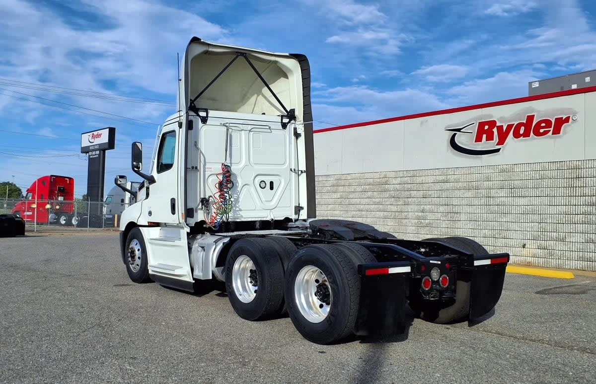2022 Freightliner Cascadia in Memphis, TN — photo 6