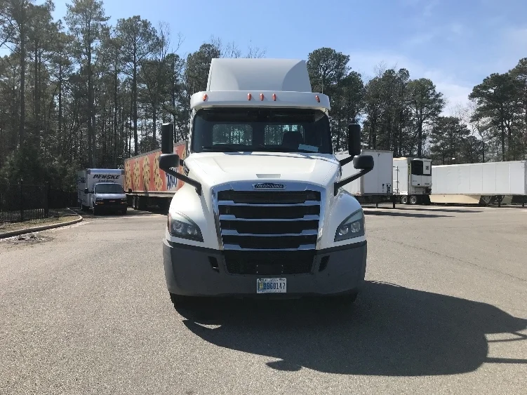 2019 Freightliner Cascadia in Prince George, VA — photo 2