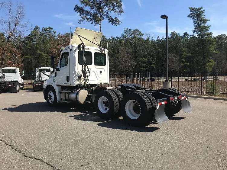 2019 Freightliner Cascadia in Prince George, VA — photo 5