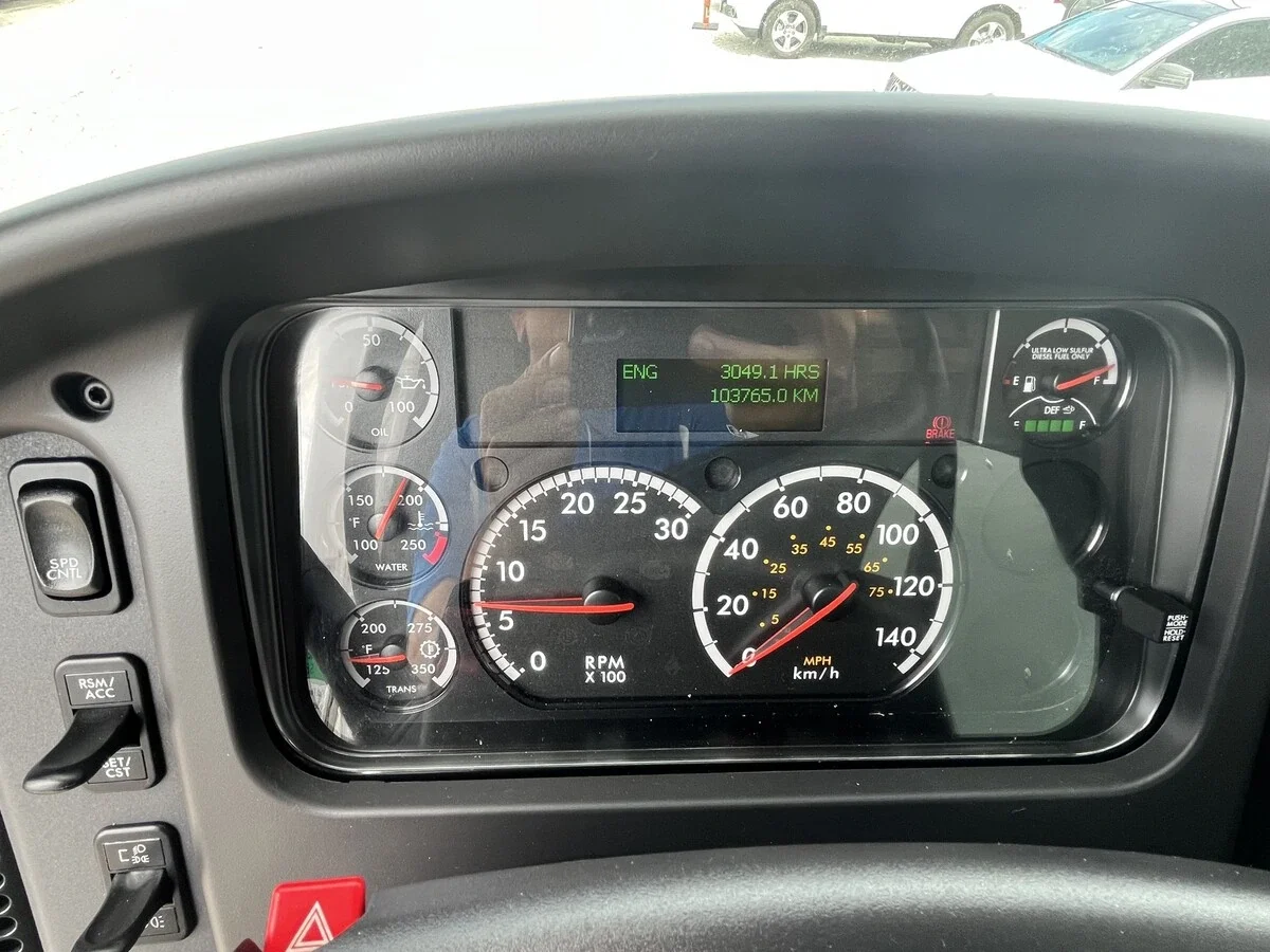 2023 Freightliner M2 106 — photo 32