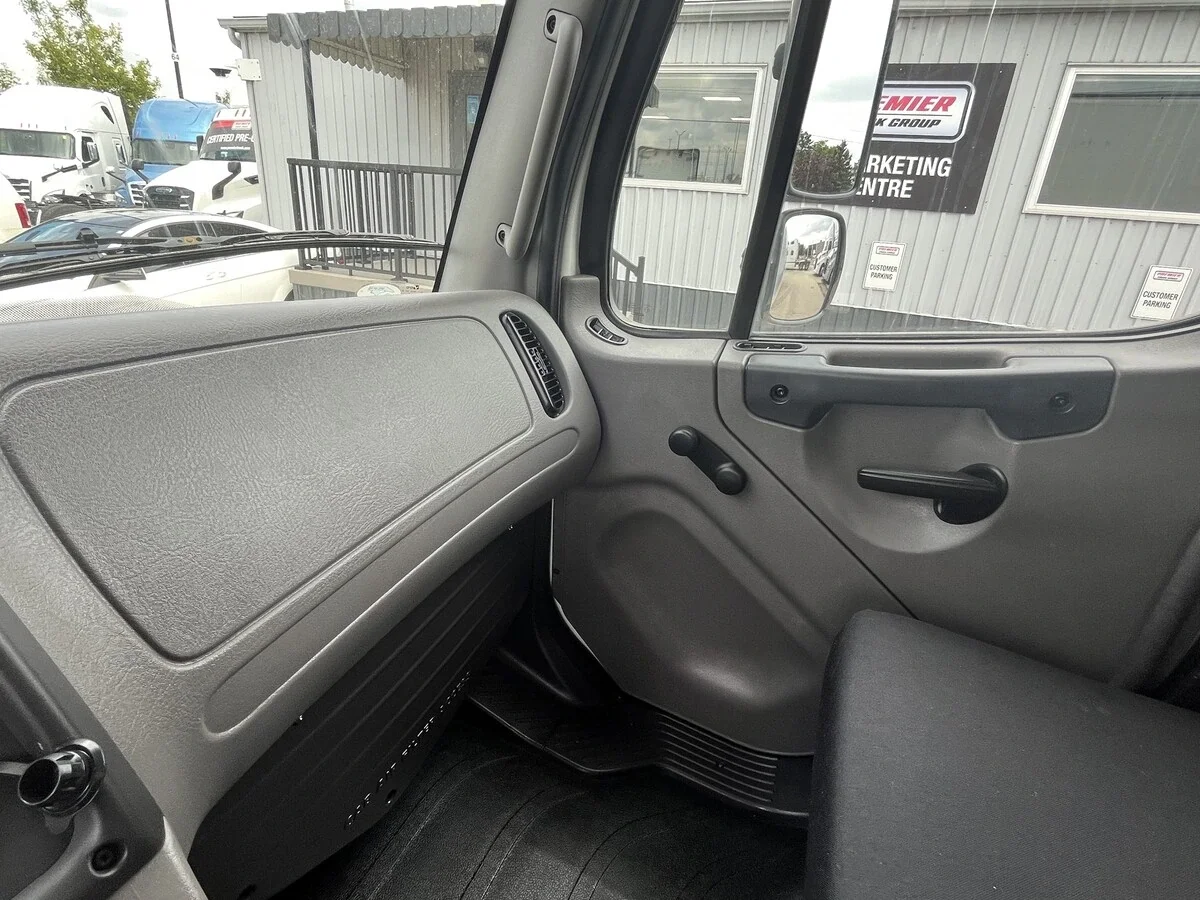 2023 Freightliner M2 106 — photo 26