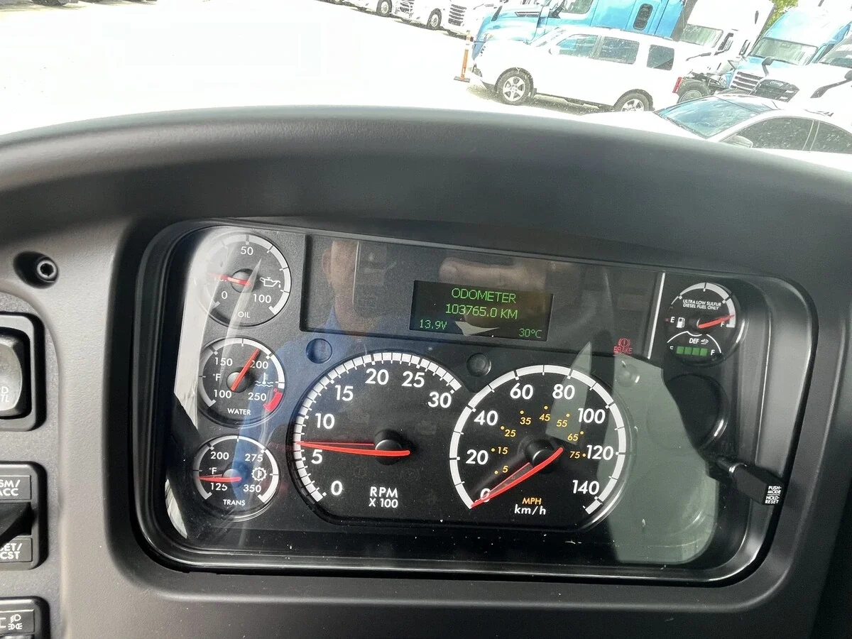 2023 Freightliner M2 106 — photo 31