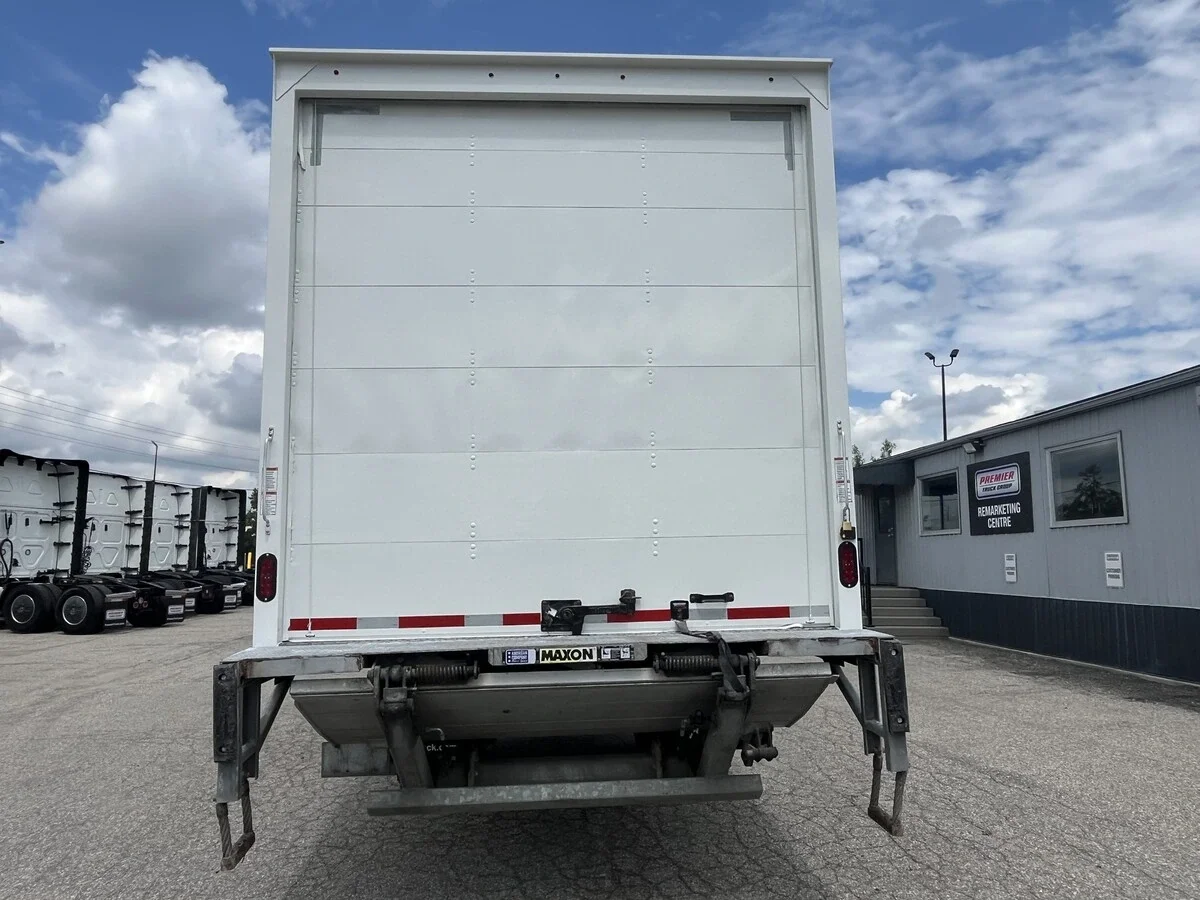 2023 Freightliner M2 106 — photo 12