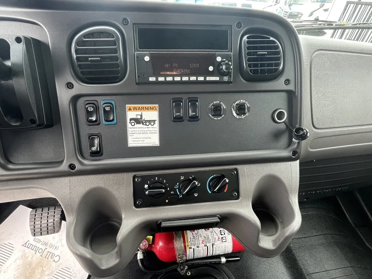 2023 Freightliner M2 106 — photo 27