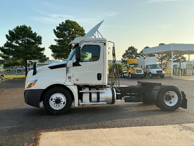 2019 Freightliner Cascadia in Olive Branch, MS — photo 4