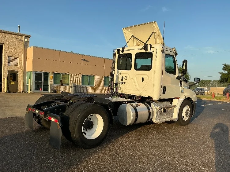 2019 Freightliner Cascadia in Olive Branch, MS — photo 7