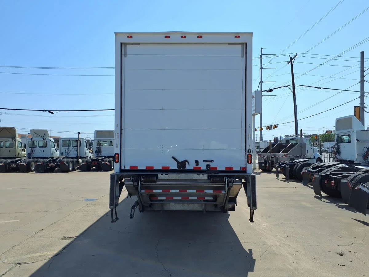 2020 Freightliner M2 106 in Dallas, TX — photo 5