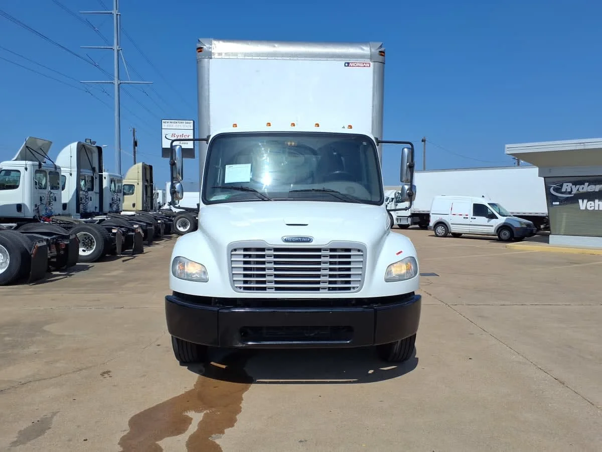 2020 Freightliner M2 106 in Dallas, TX — photo 2