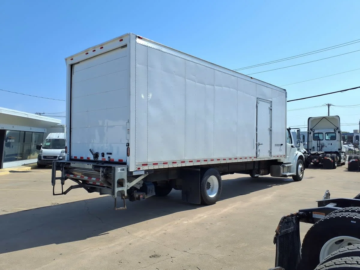 2020 Freightliner M2 106 in Dallas, TX — photo 4