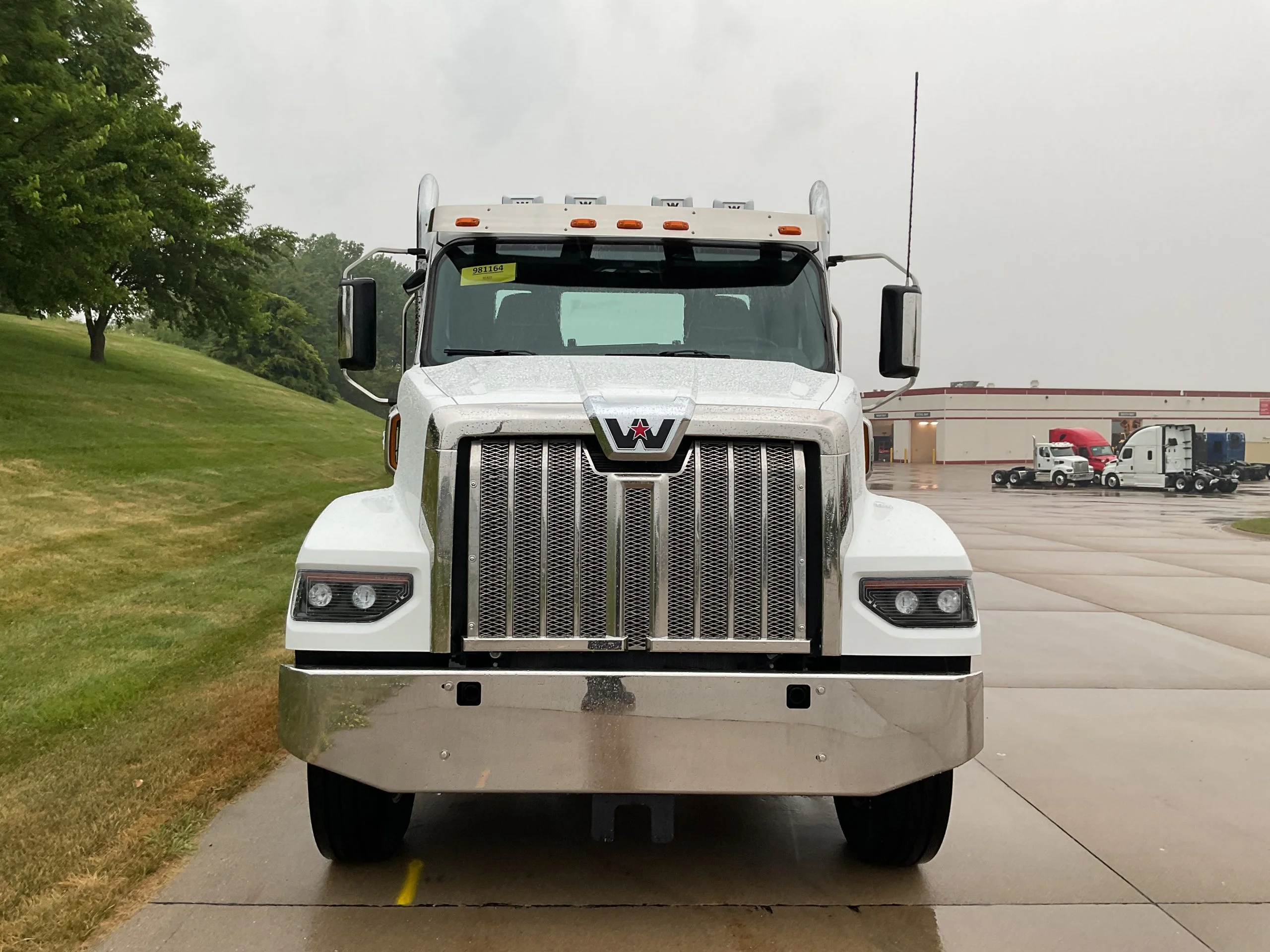 2027 Western Star in Cedar Rapids, IA — photo 2