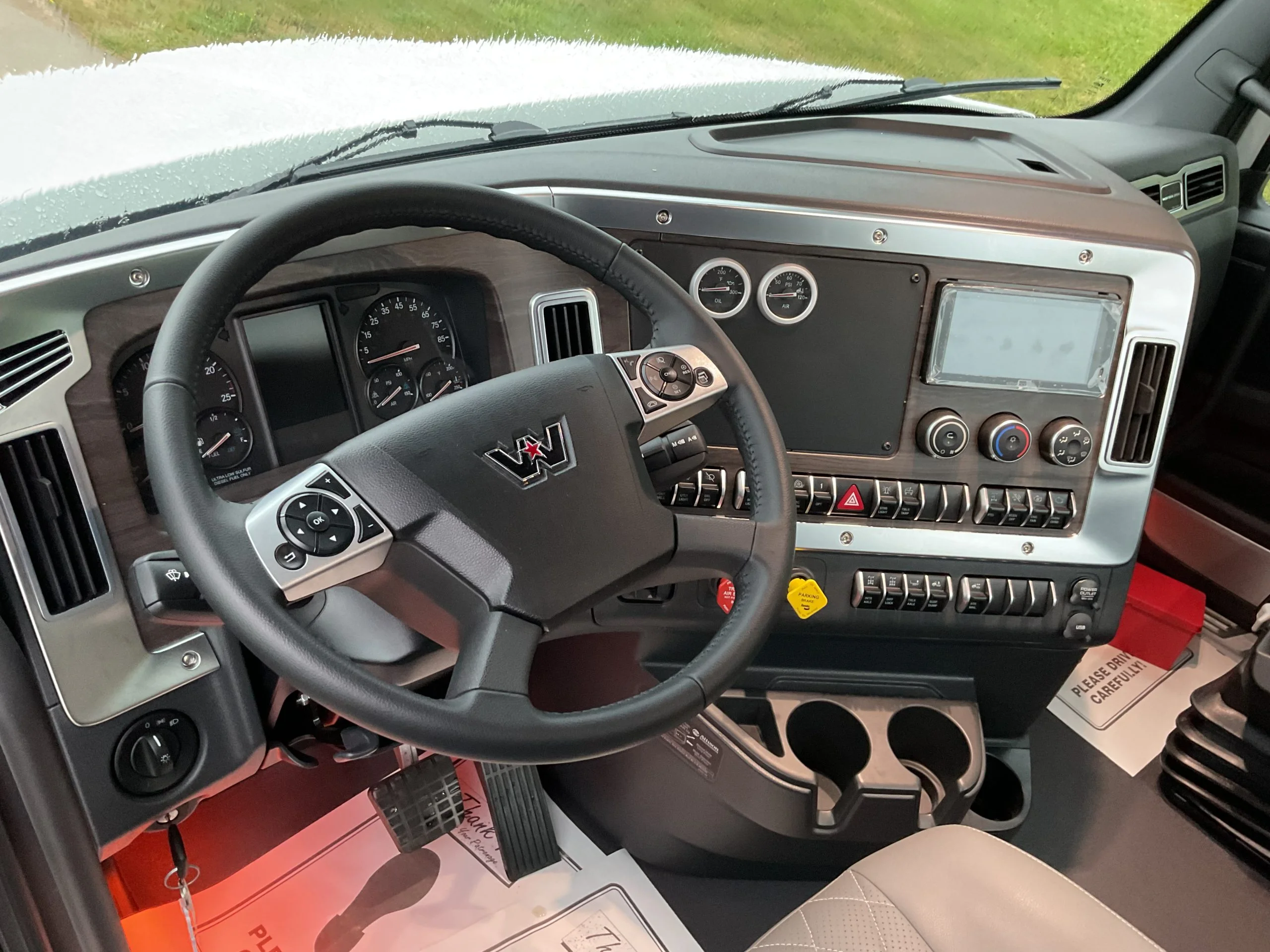 2027 Western Star in Cedar Rapids, IA — photo 5