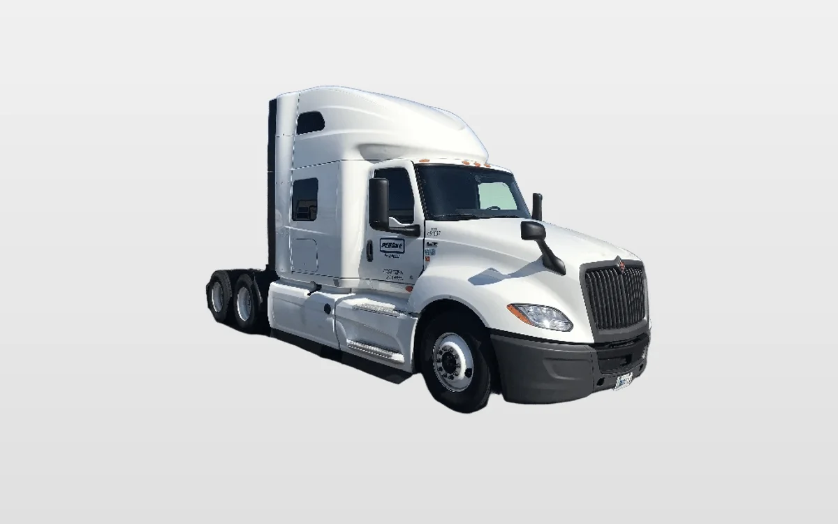 2022 International LT - image 1