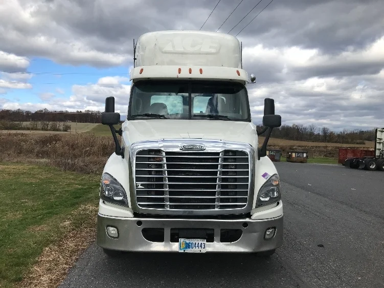 2019 Freightliner Cascadia in Cleona, PA — photo 2