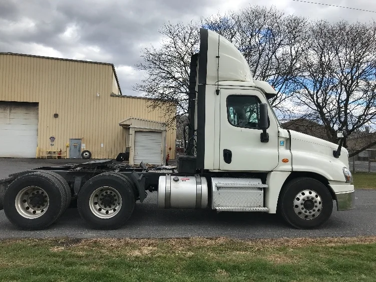 2019 Freightliner Cascadia in Cleona, PA — photo 8