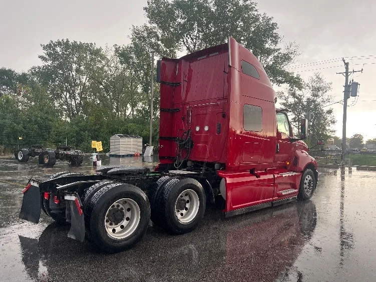 2019 International LT in Sturtevant, WI — photo 7