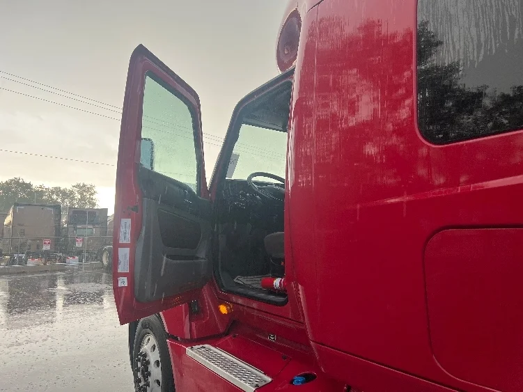 2019 International LT in Sturtevant, WI — photo 9