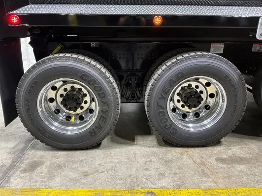 2027 Kenworth T880 in Asheville, NC — photo 3
