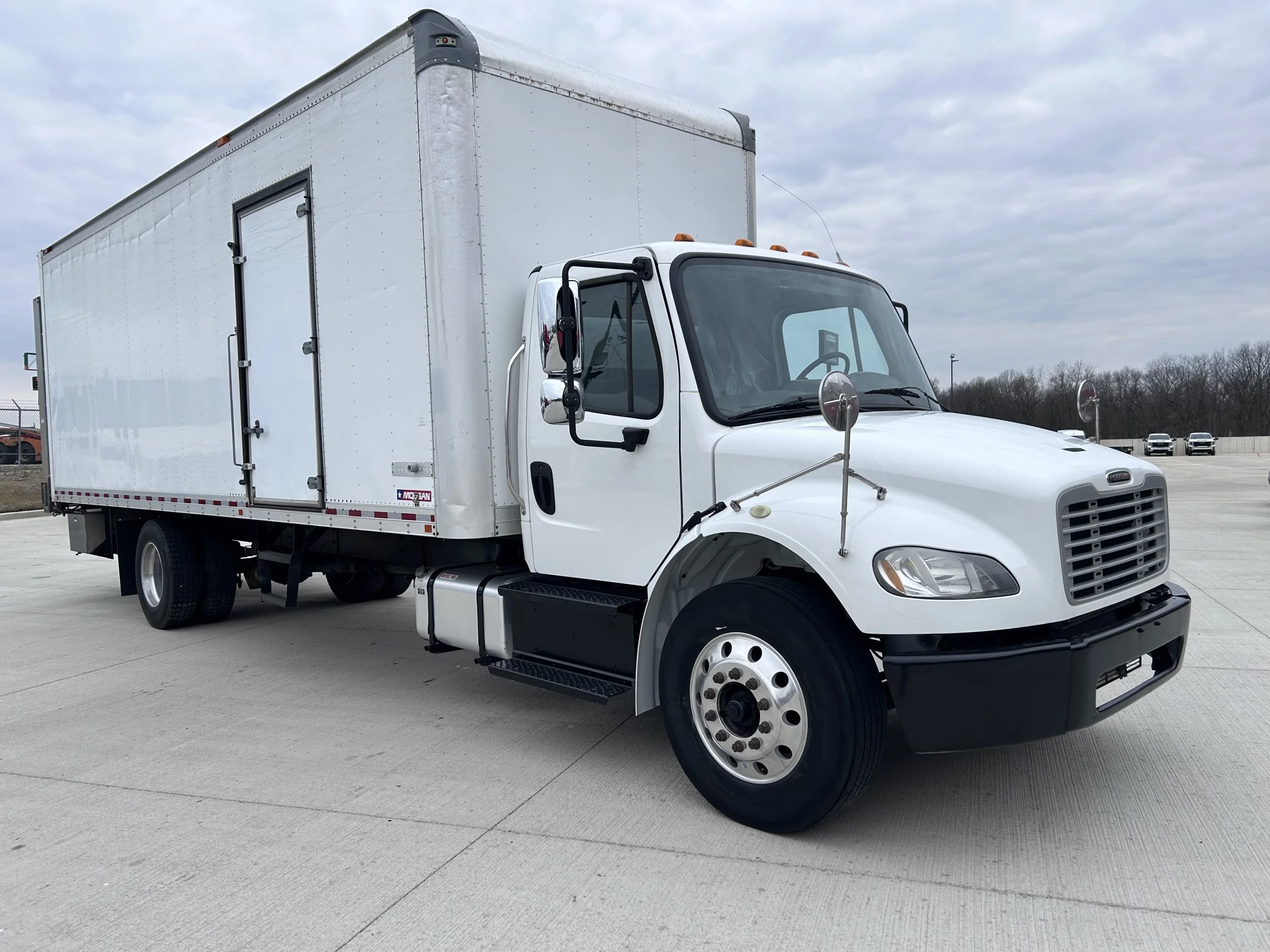 2019 Freightliner M2 106 in Fremont, IN — photo 2