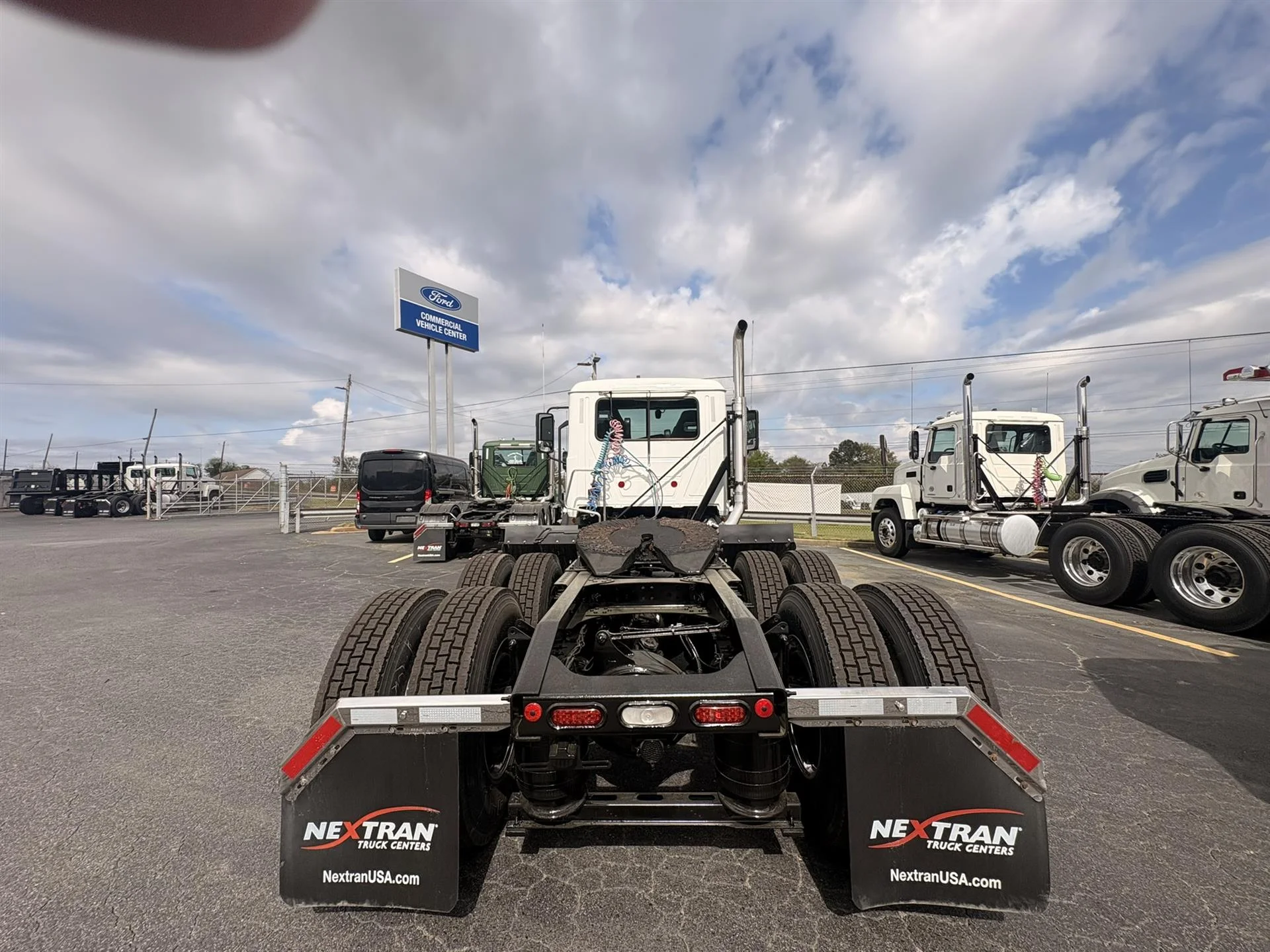 2022 Mack Anthem - image 8