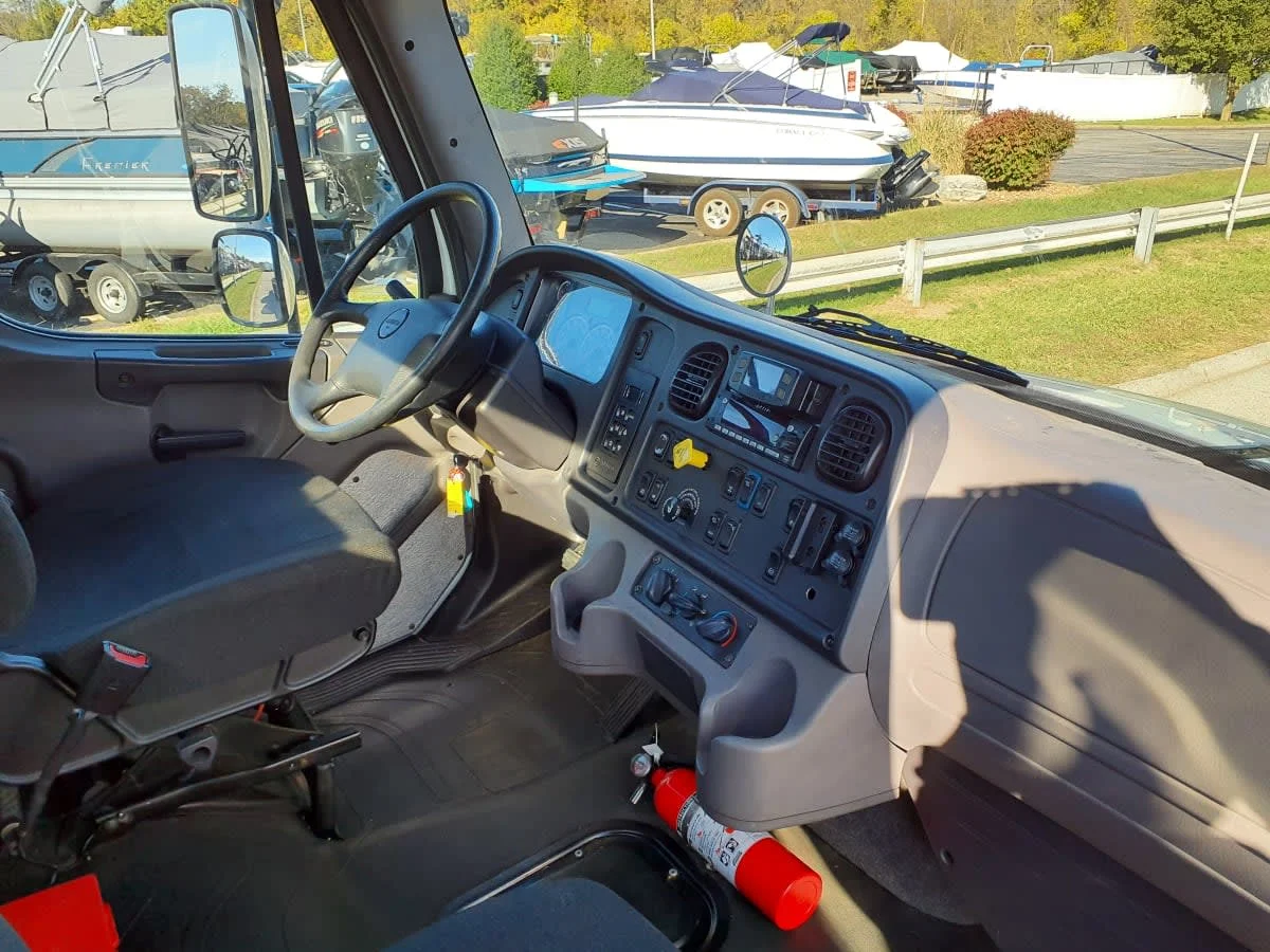 2021 Freightliner M2 106 - image 10