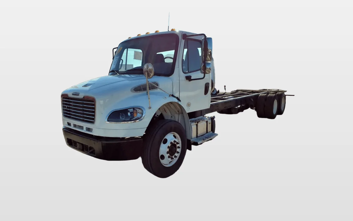 2021 Freightliner M2 106 - image 1