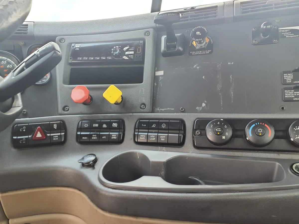 2020 Freightliner Cascadia in Clarksville, IN — photo 10